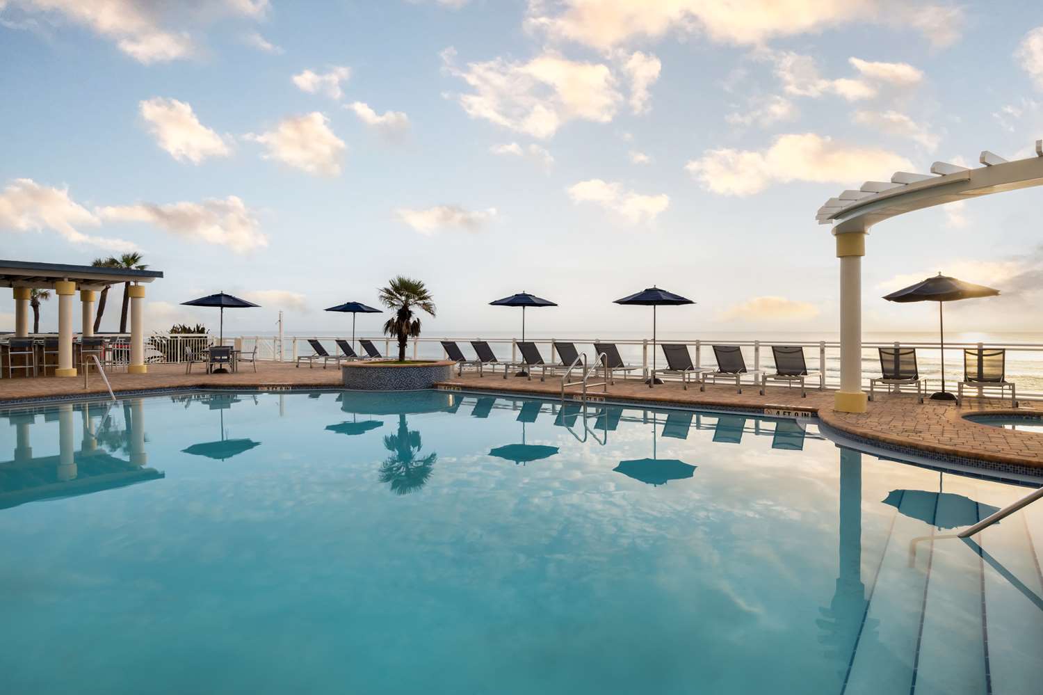 Фото Hilton Garden Inn Daytona Beach Oceanfront