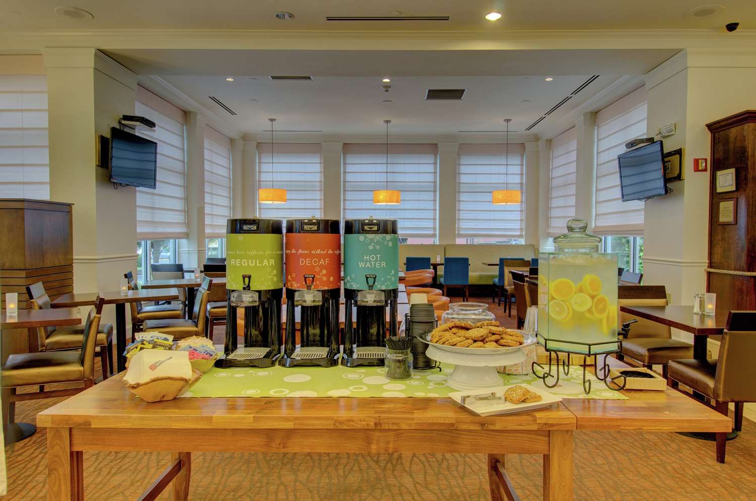 Фото Hilton Garden Inn Norwalk