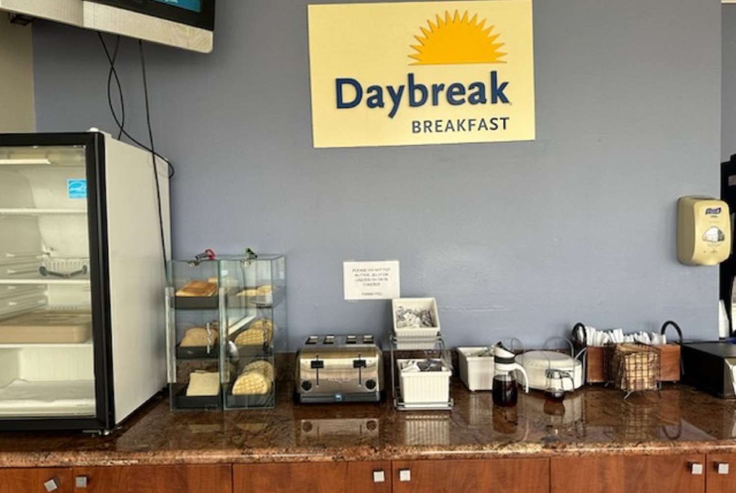 Фото Days Inn by Wyndham San Diego-East/El Cajon