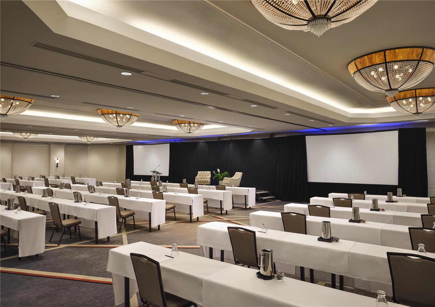 Фото Hilton Arlington