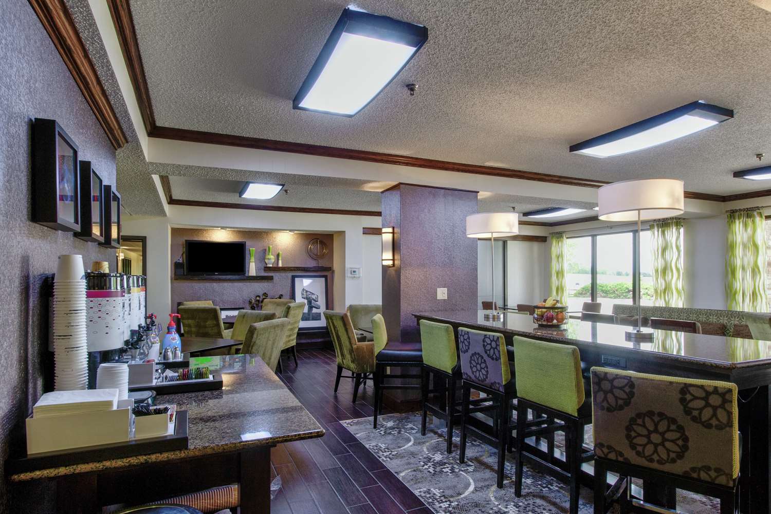 Фото Hampton Inn Salina