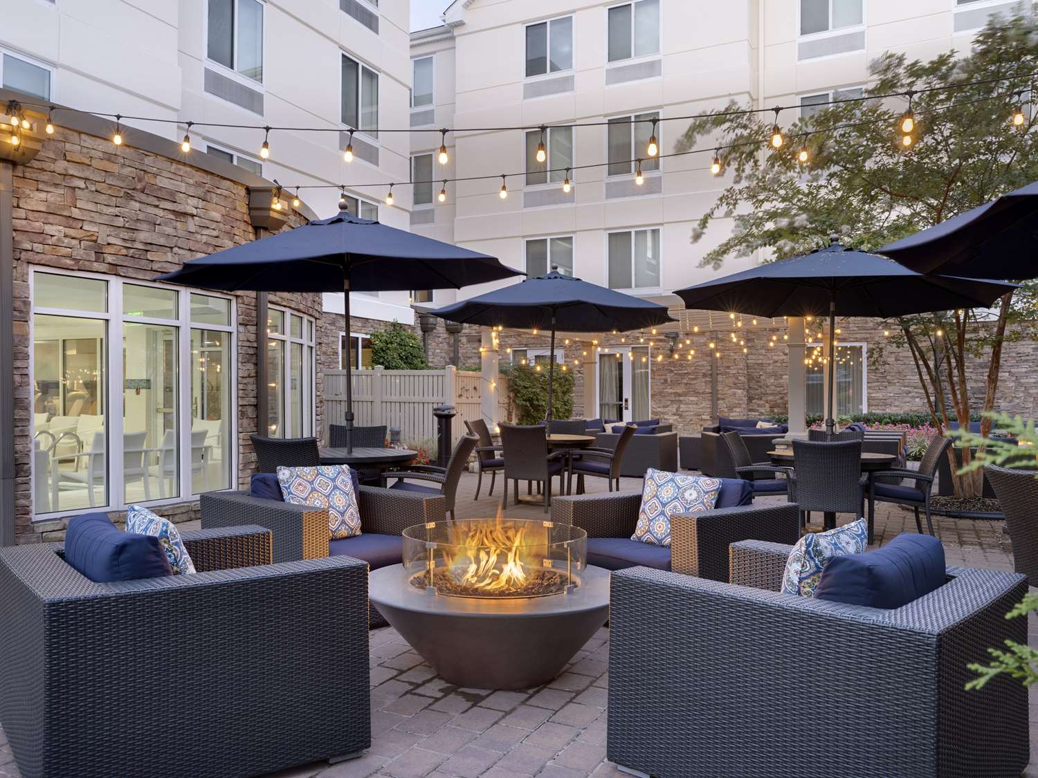 Фото Hilton Garden Inn Melville