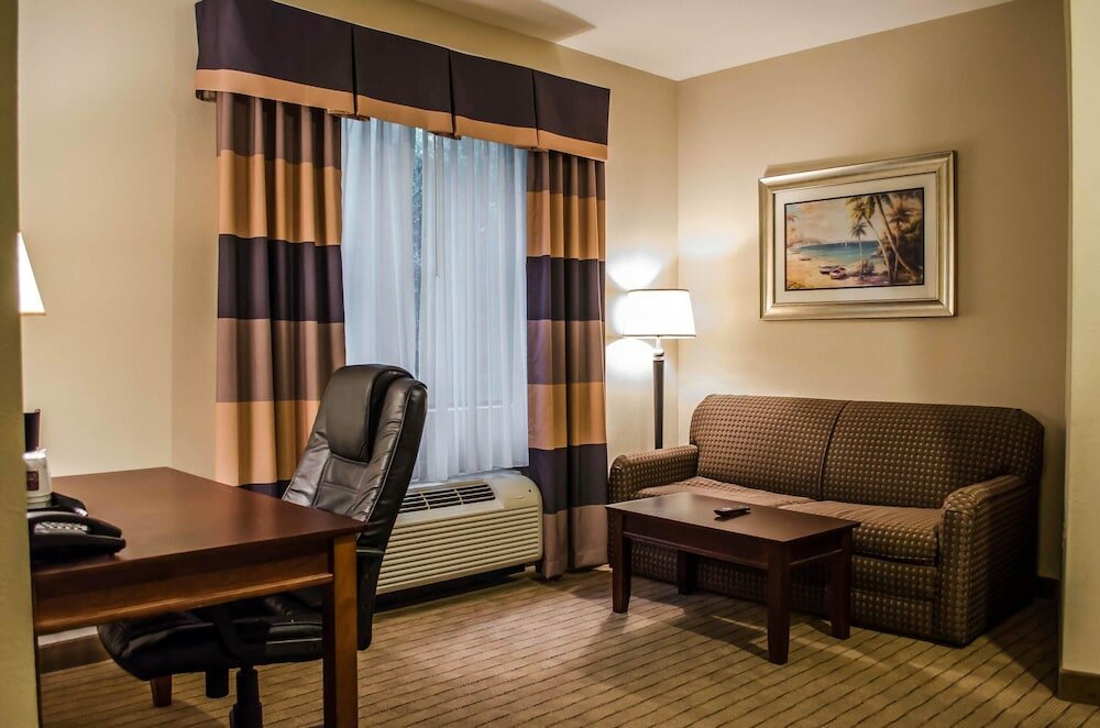 Фото Comfort Suites Mobile