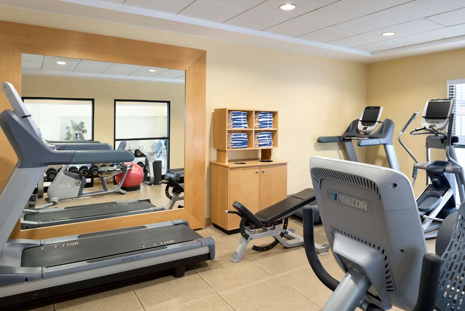 Фото DoubleTree by Hilton Milwaukee - Brookfield