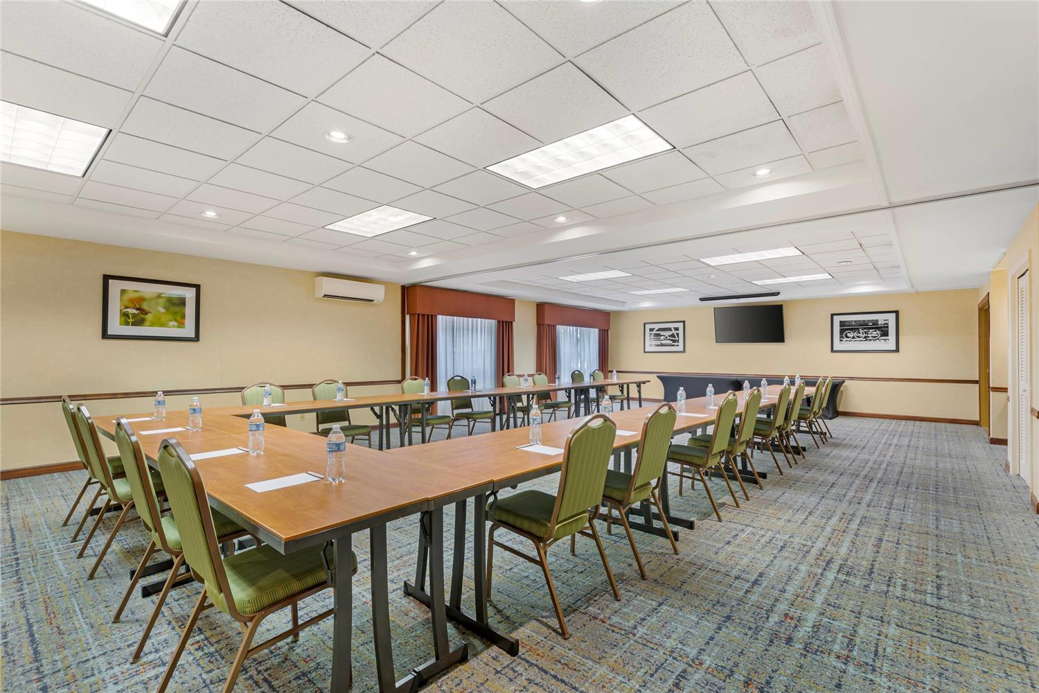 Фото Country Inn & Suites by Radisson, Des Moines West, Ia