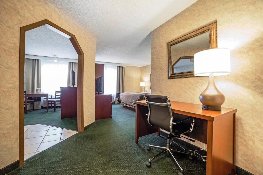 Фото Yellowstone River Inn & Suites