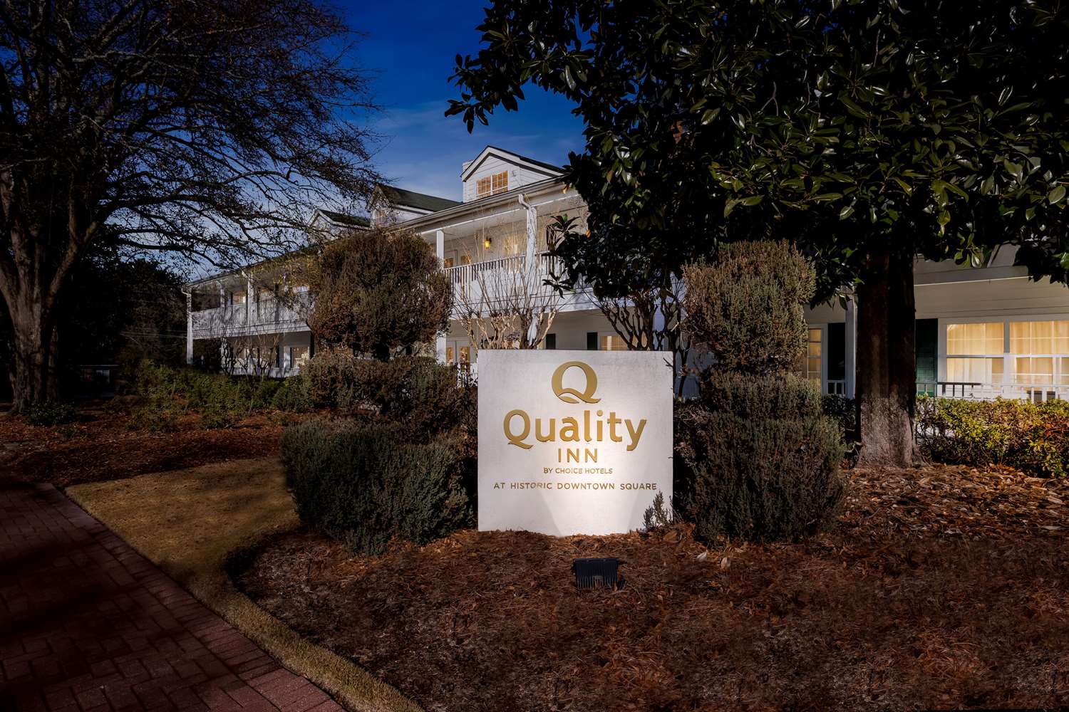 Фото Quality Inn Fayetteville near Historic Downtown Square