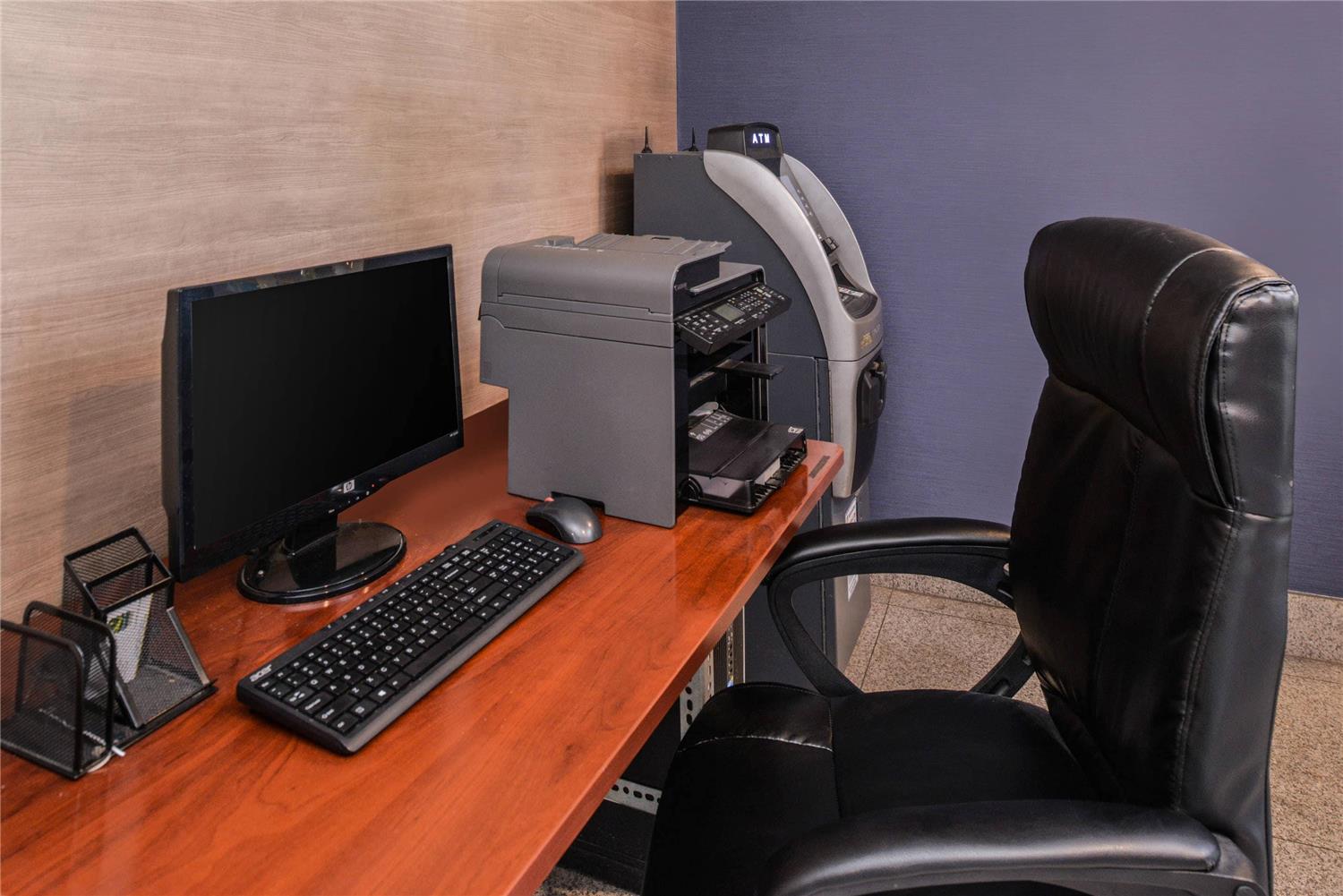 Фото Quality Inn & Suites Montebello - Los Angeles