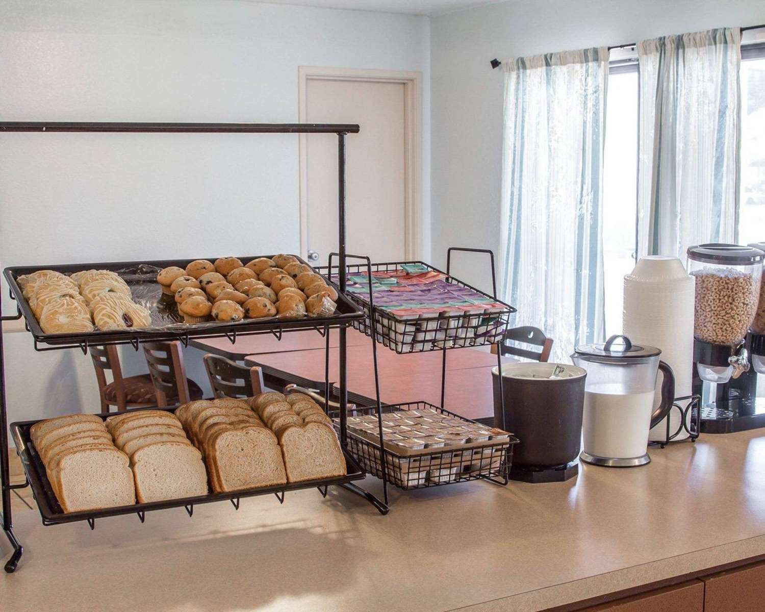 Фото Holiday Inn Express Santa Rosa North, an Ihg Hotel