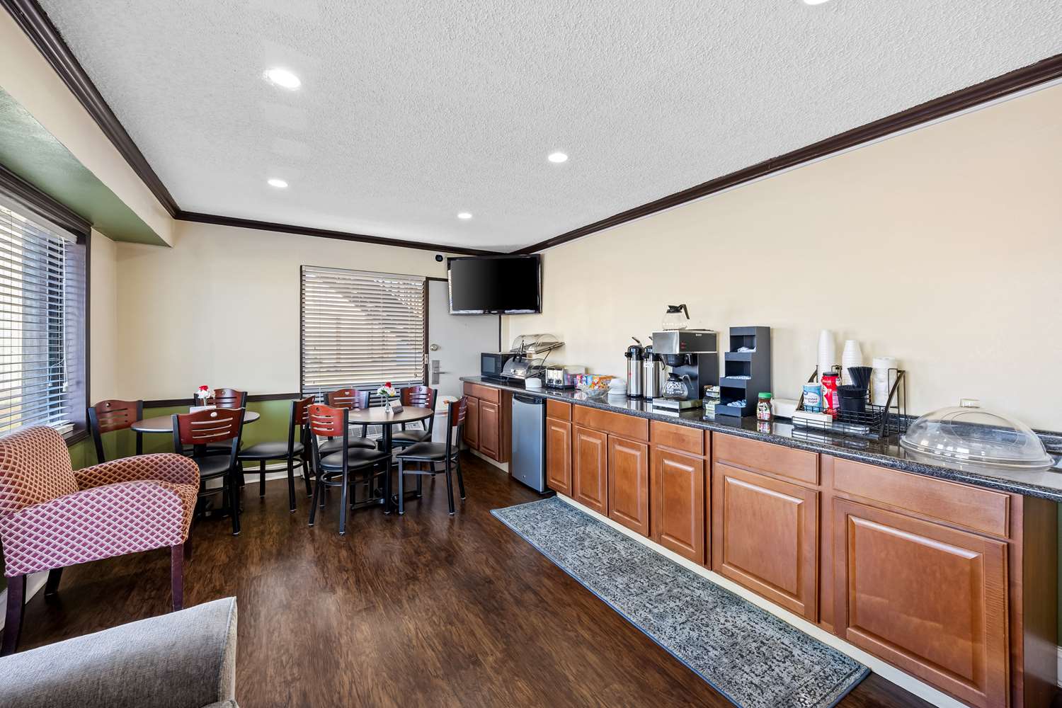 Фото Americas Best Value Inn Ft. Jackson