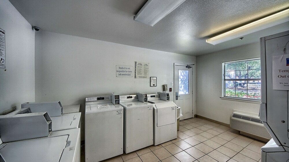 Фото Studio 6 San Antonio, Tx - Six Flags