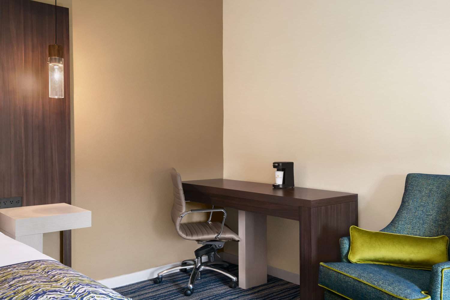 Фото La Quinta Inn & Suites by Wyndham Orlando IDrive Theme Parks