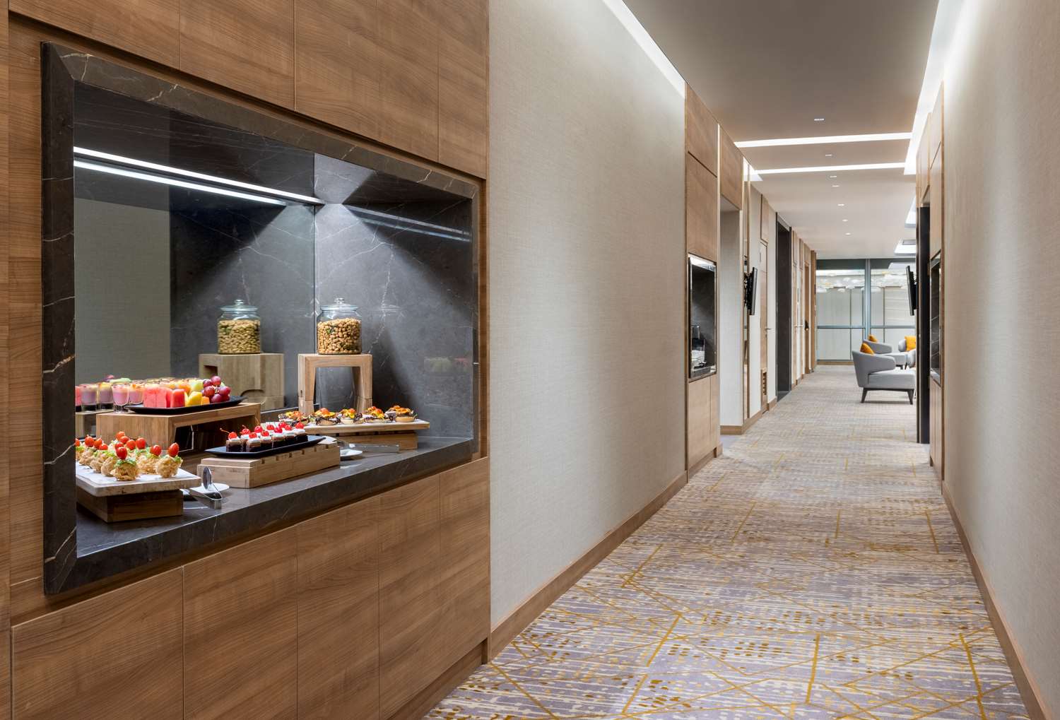 Фото Hilton Garden Inn Jakarta Taman Palem