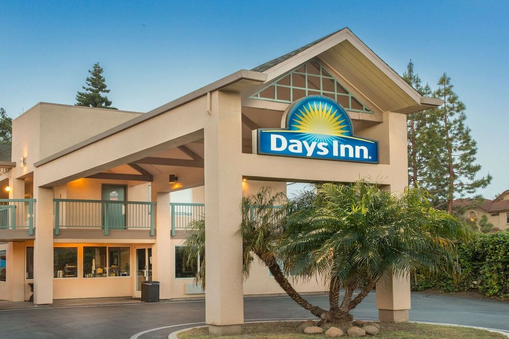 Фото Days Inn by Wyndham Redwood City