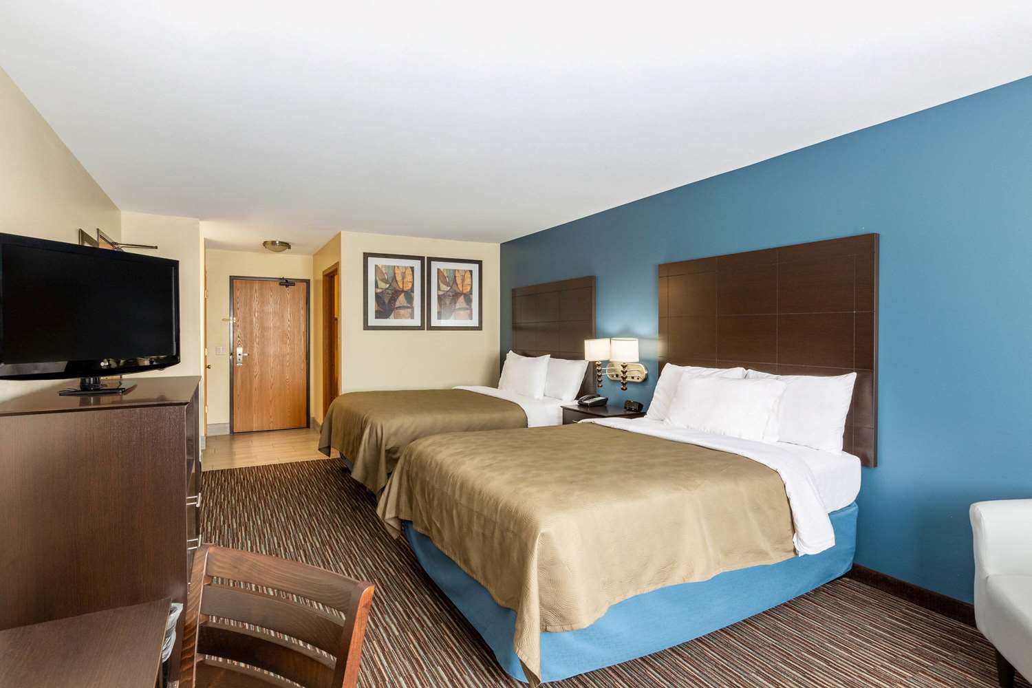 Фото AmericInn by Wyndham Jefferson