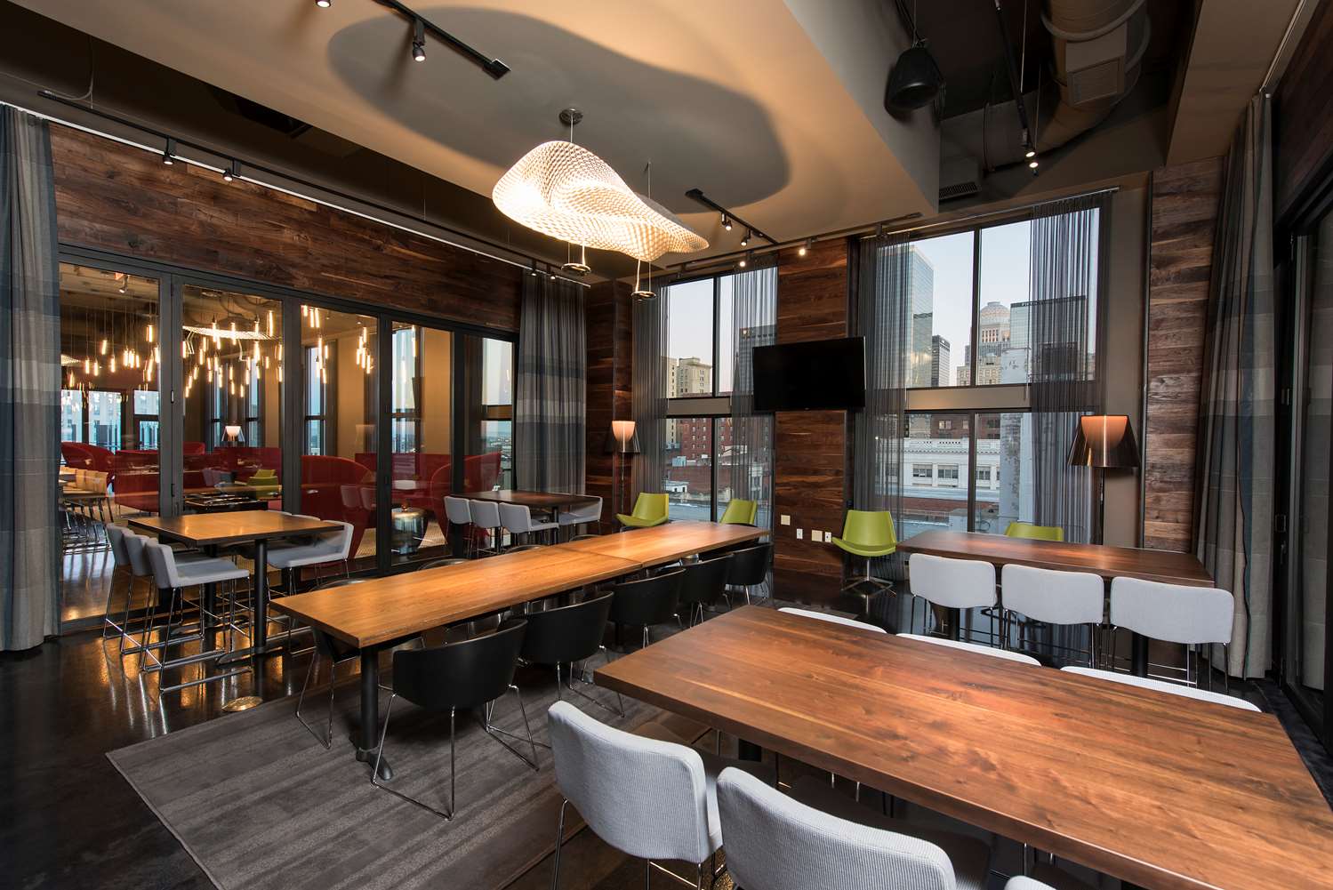 Фото Hilton Garden Inn Louisville Downtown