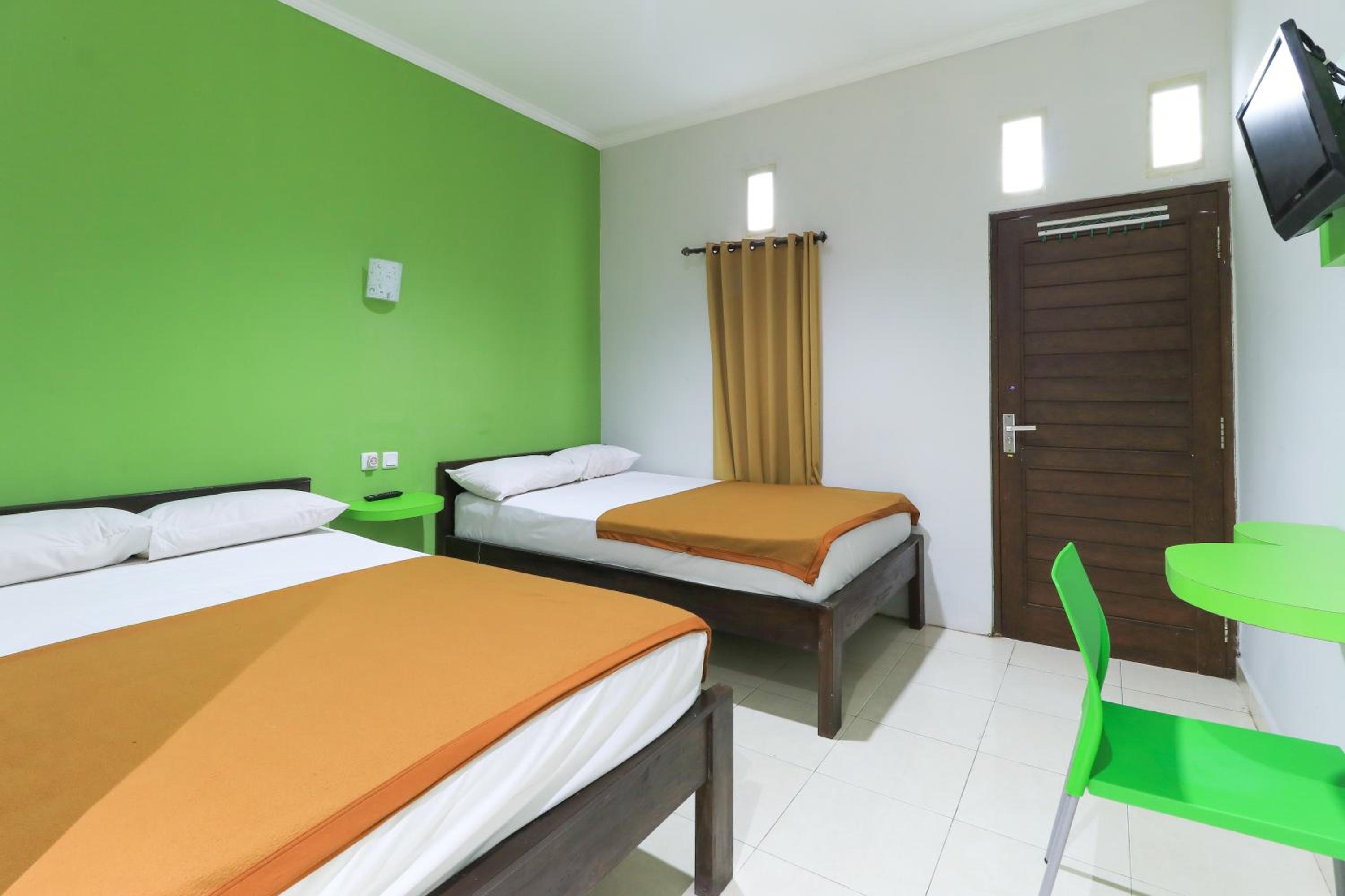 Фото Hotel Warta Putra