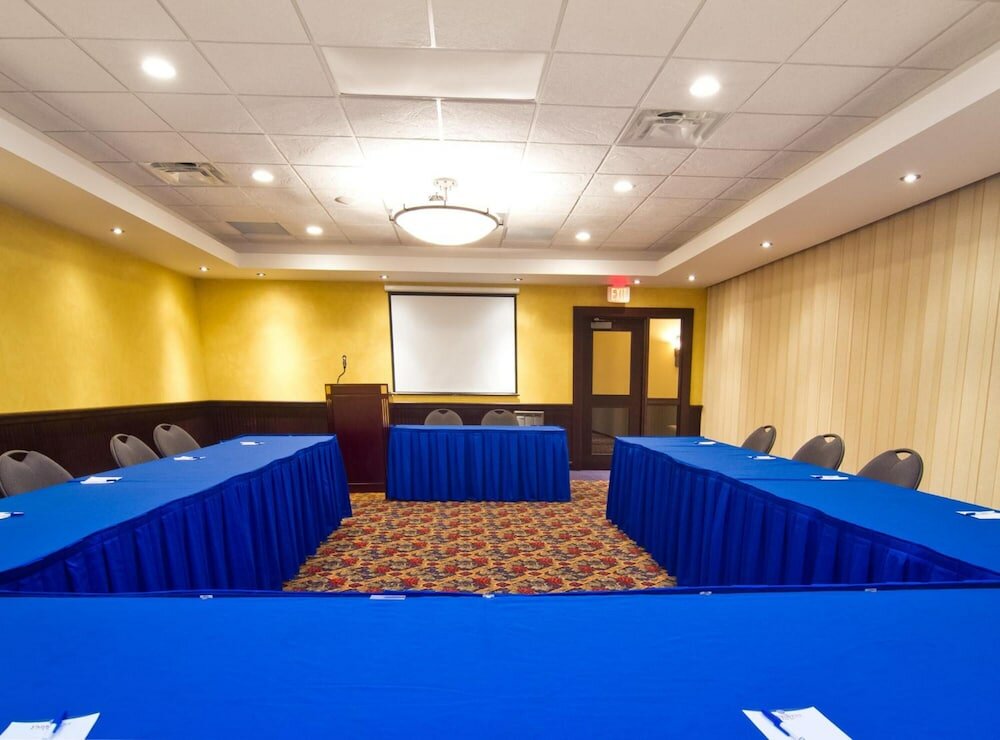 Фото Park West Inn