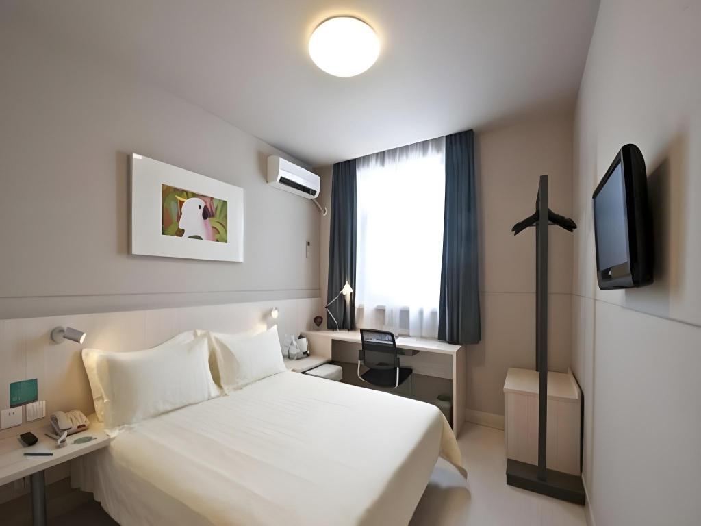 Фото Jinjiang Inn Xinxiang Railway Station