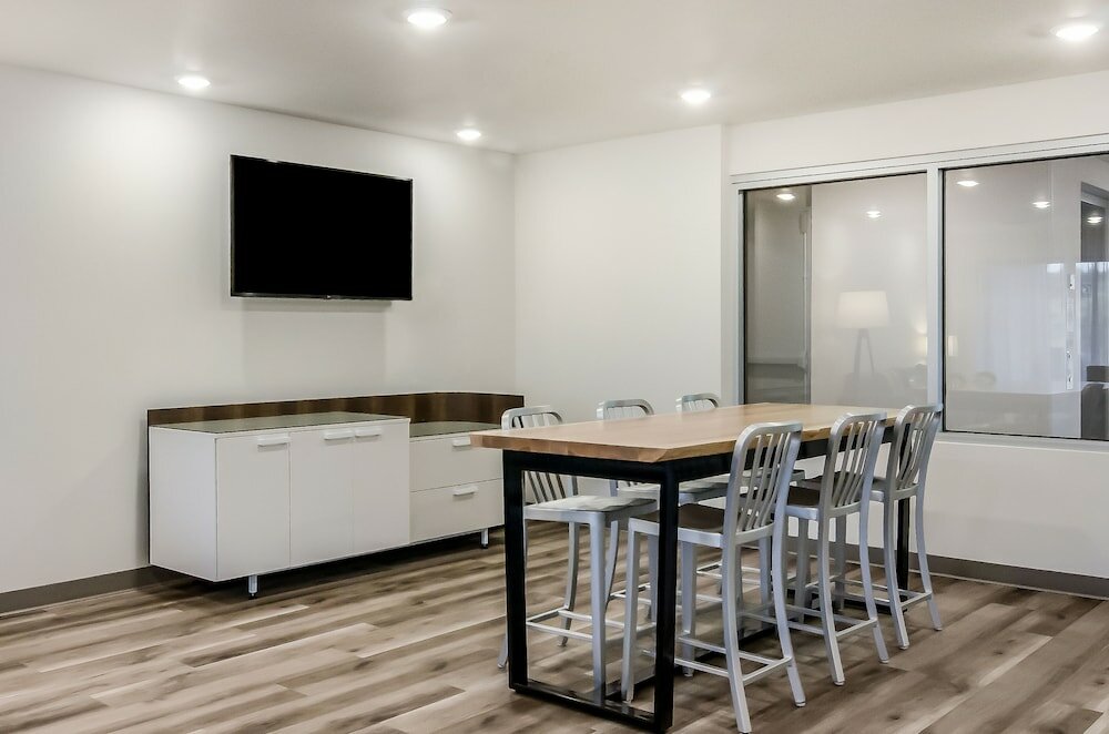 Фото WoodSpring Suites Portland Vancouver