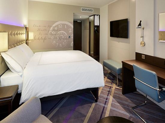 Фото Premier Inn Hamburg City