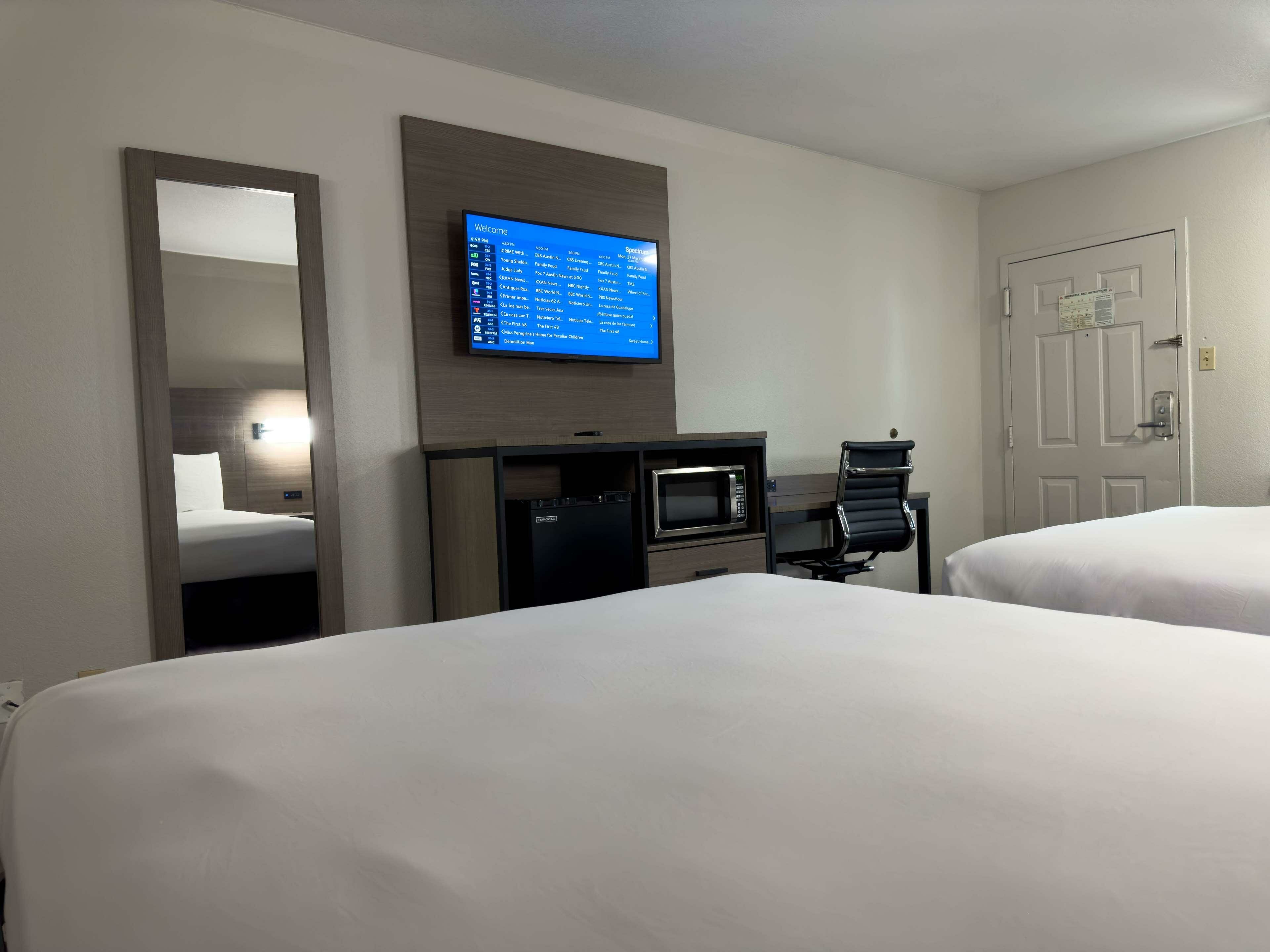Фото Americas Best Value Inn Austin University