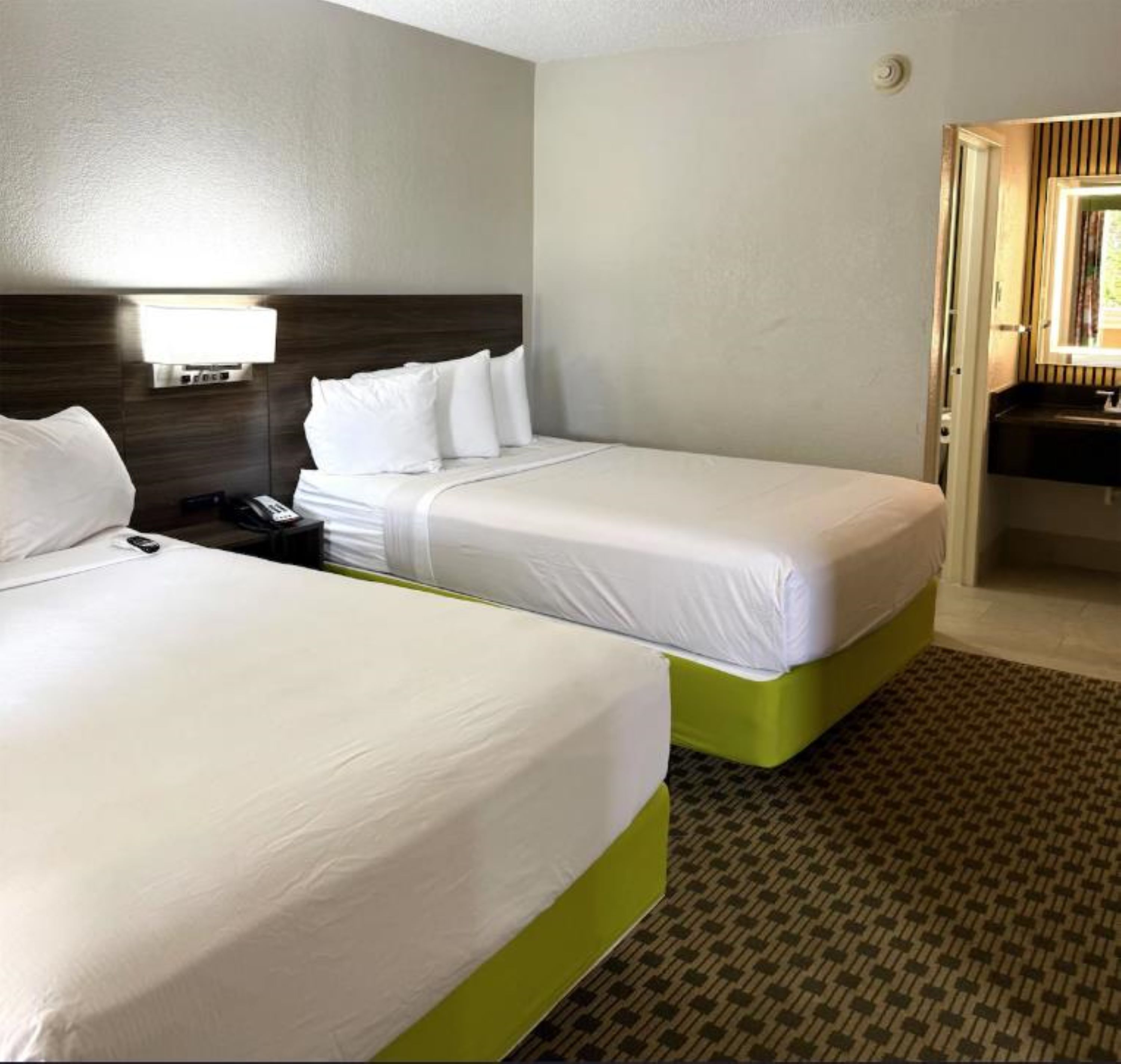 Фото Days Inn by Wyndham Irving Grapevine Dfw Airport North
