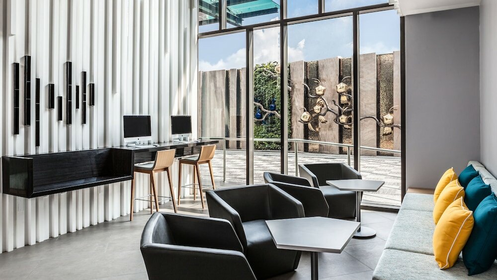 Фото Holiday Inn Express Bangkok Soi Soonvijai