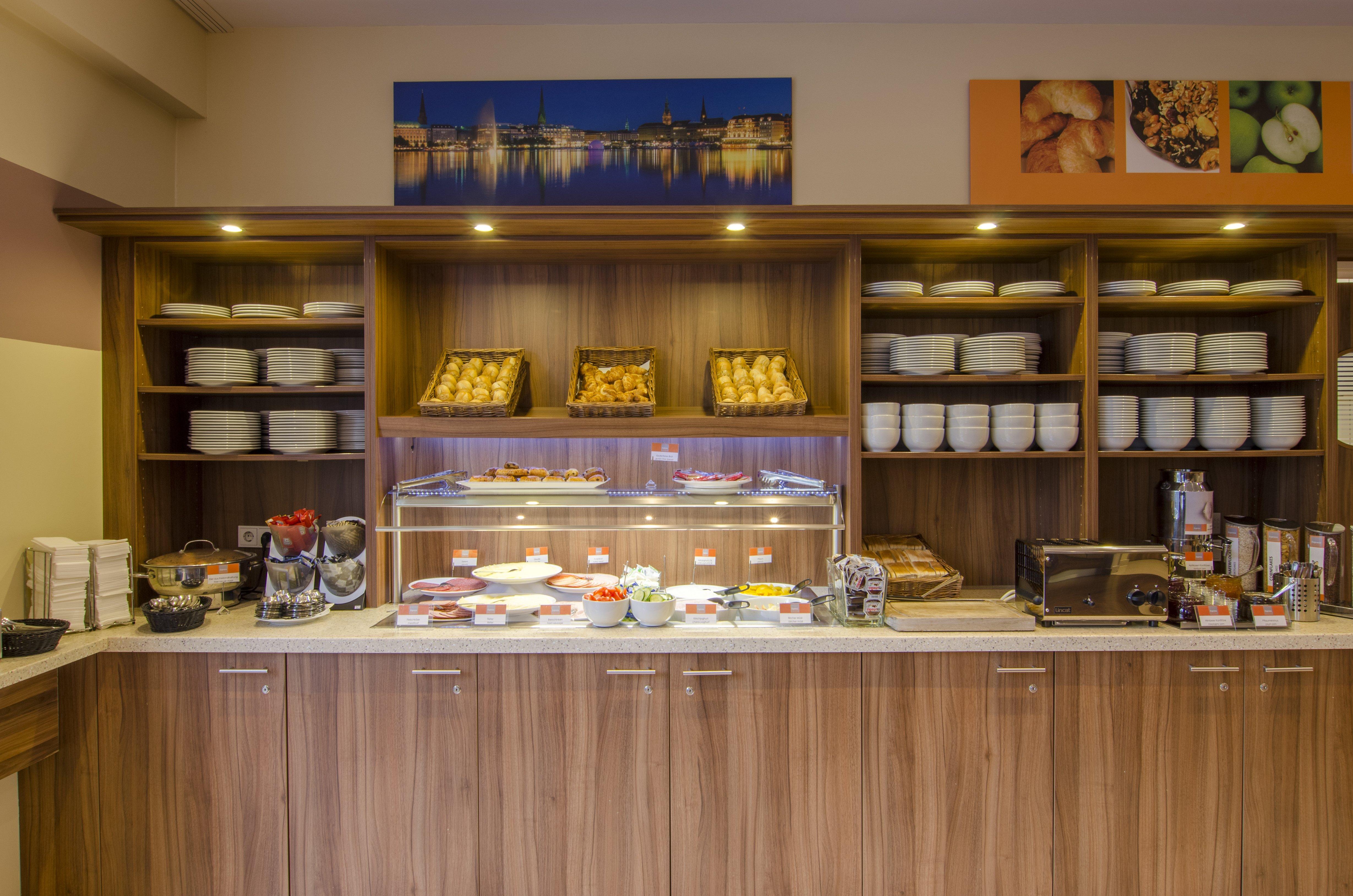 Фото Premier Inn Hamburg City Millerntor