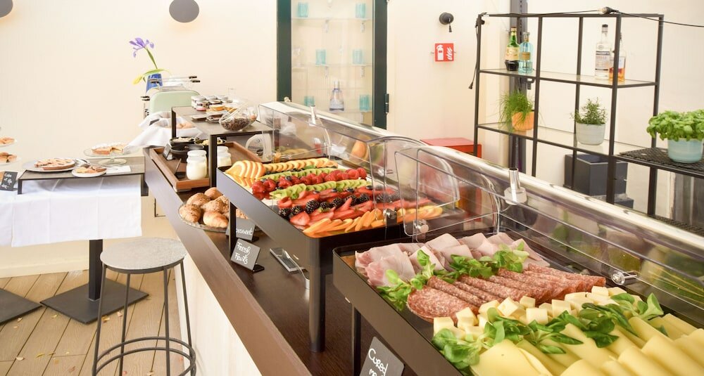 Фото MyTALE Creative Academy Hotel