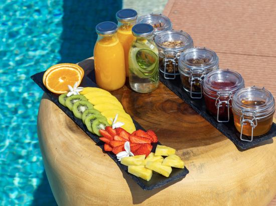 Фото Elysian Luxury Hotel & SPA