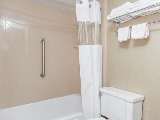 Фото Howard Johnson by Wyndham Albany