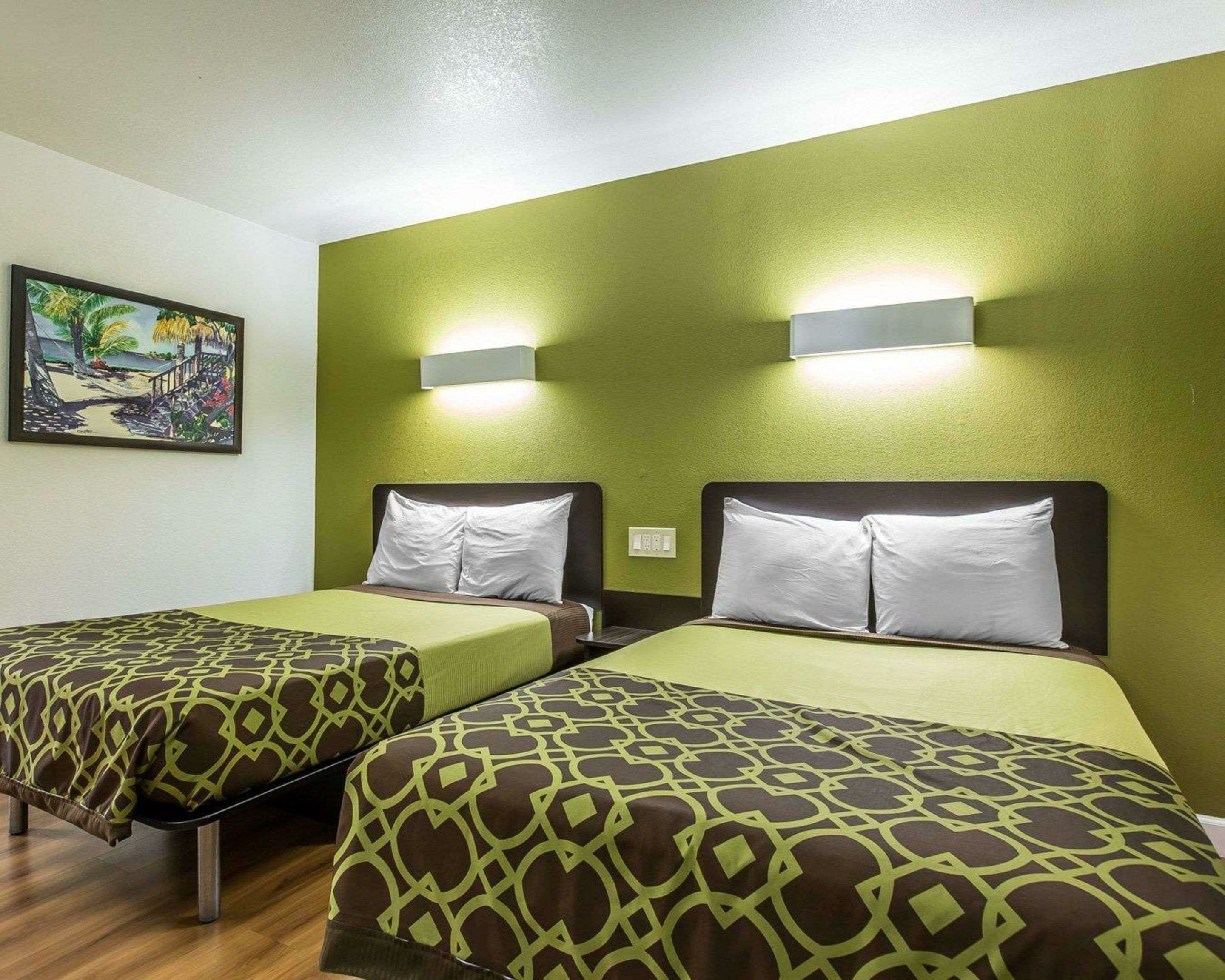 Фото Rodeway Inn Downtown Hanford