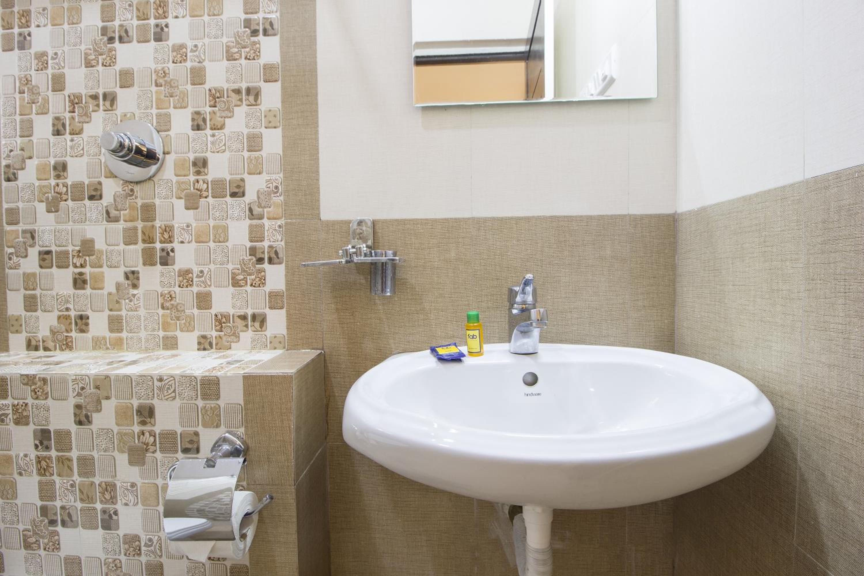 Фото FabHotel Corporate Crown II Koramangala