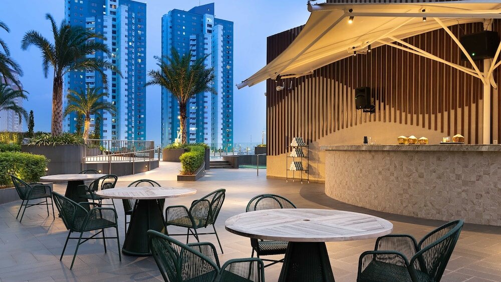 Фото Holiday Inn & Suites Jakarta Gajah Mada, an Ihg Hotel