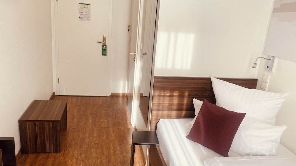 Фото SevenDays Hotel BoardingHouse