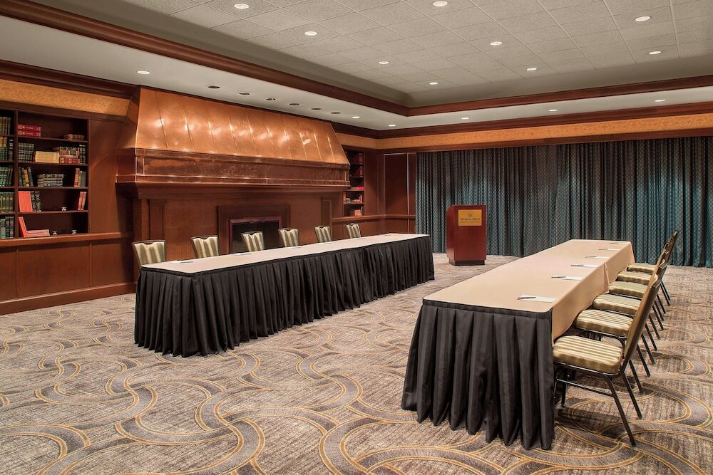 Фото Sheraton Suites Akron Cuyahoga Falls