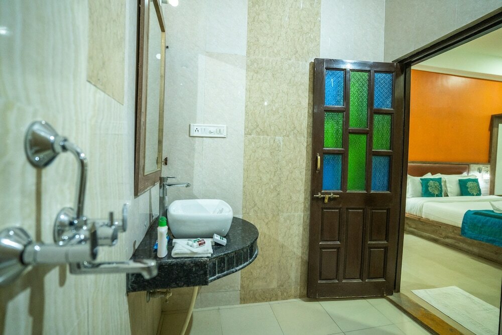 Фото Hotel Marina Mahal