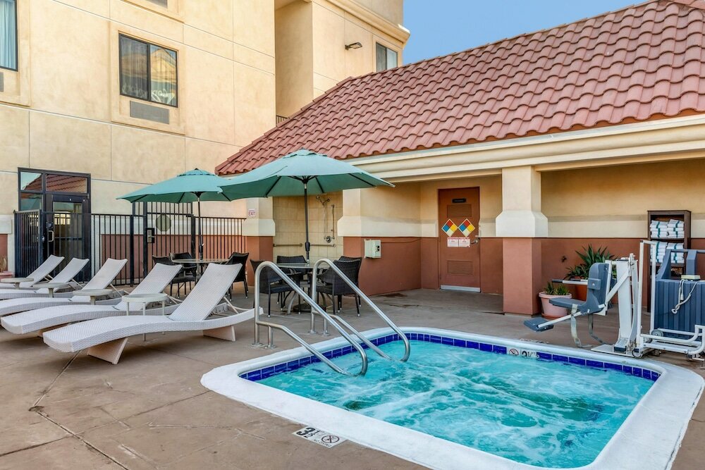 Фото Comfort Suites Barstow near I-15