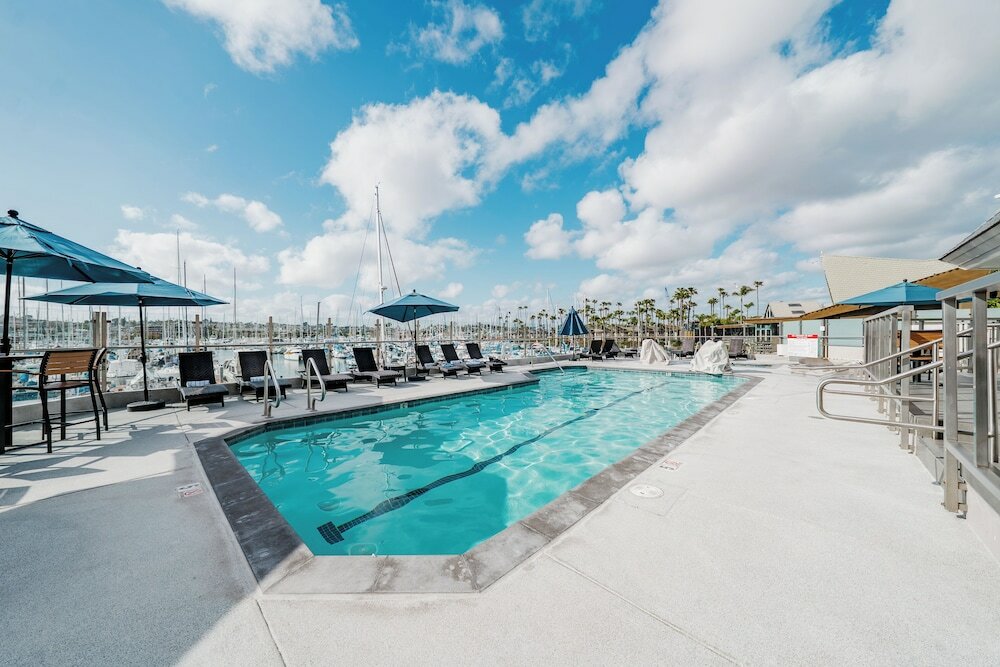 Фото Bay Club Hotel & Marina