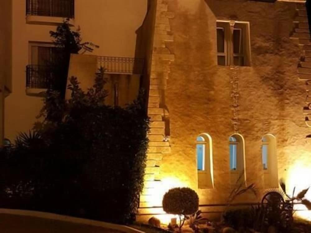 Фото Hotel Borj Dhiafa