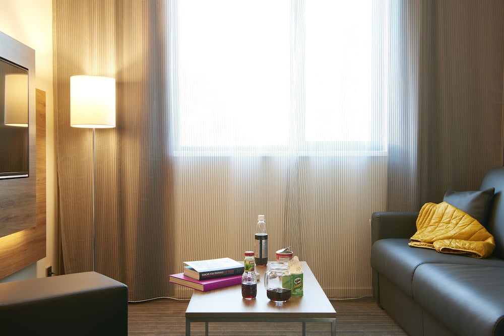 Фото Moxy Southampton