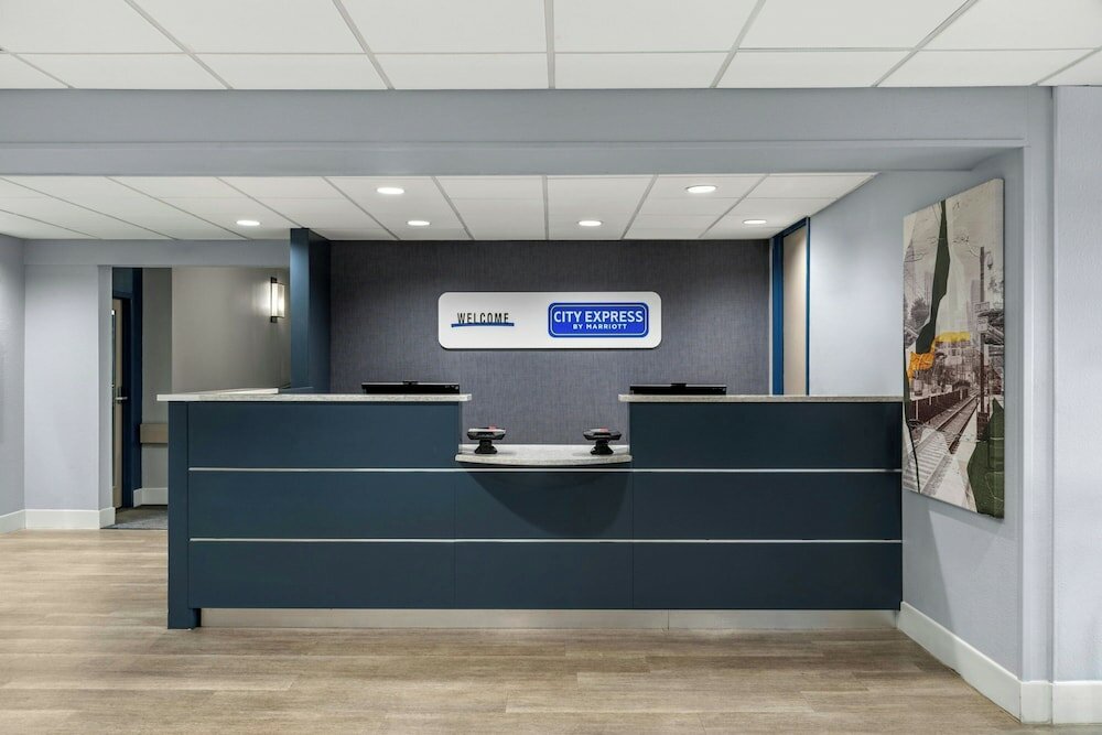 Фото Best Western Sterling Hotel & Suites