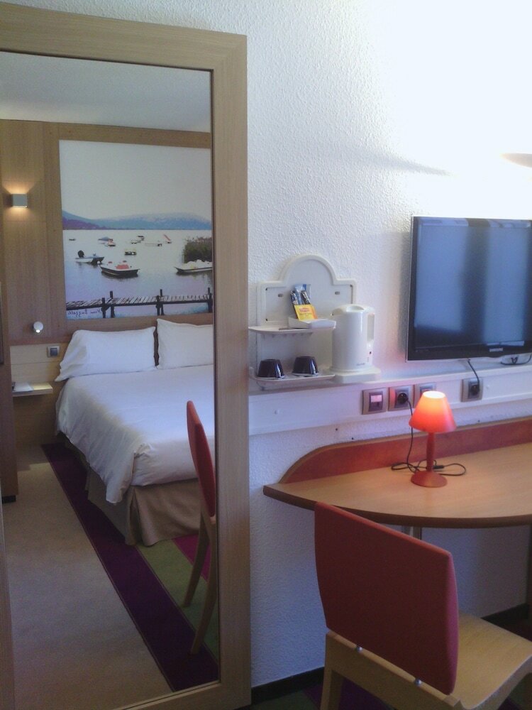 Фото Ibis Styles Annecy Centre Gare