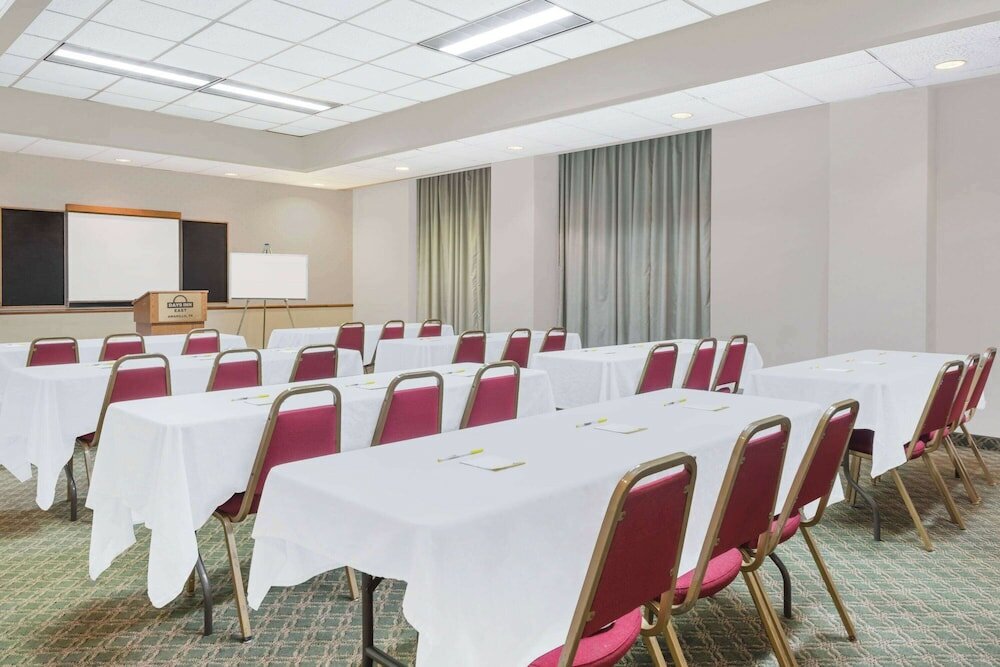 Фото Days Inn by Wyndham Amarillo East