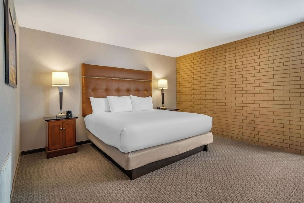 Фото Drury Inn & Suites Atlanta Airport