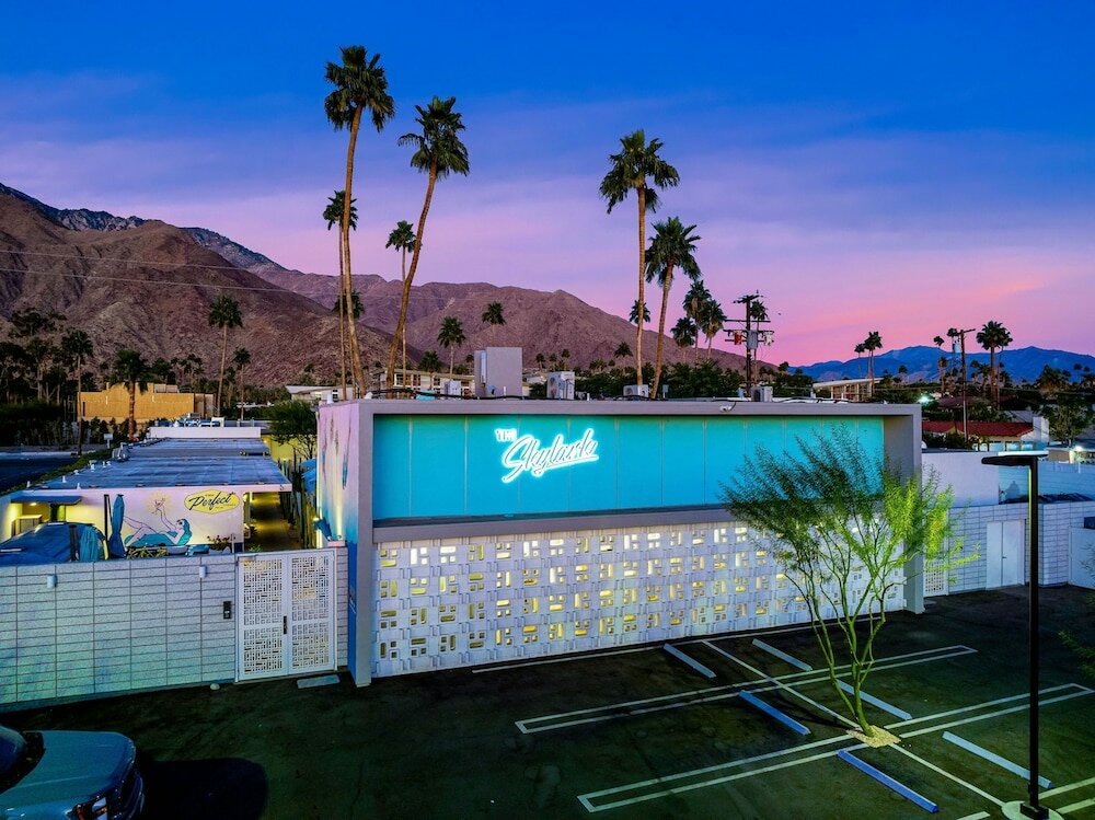 Фото Skylark Hotel