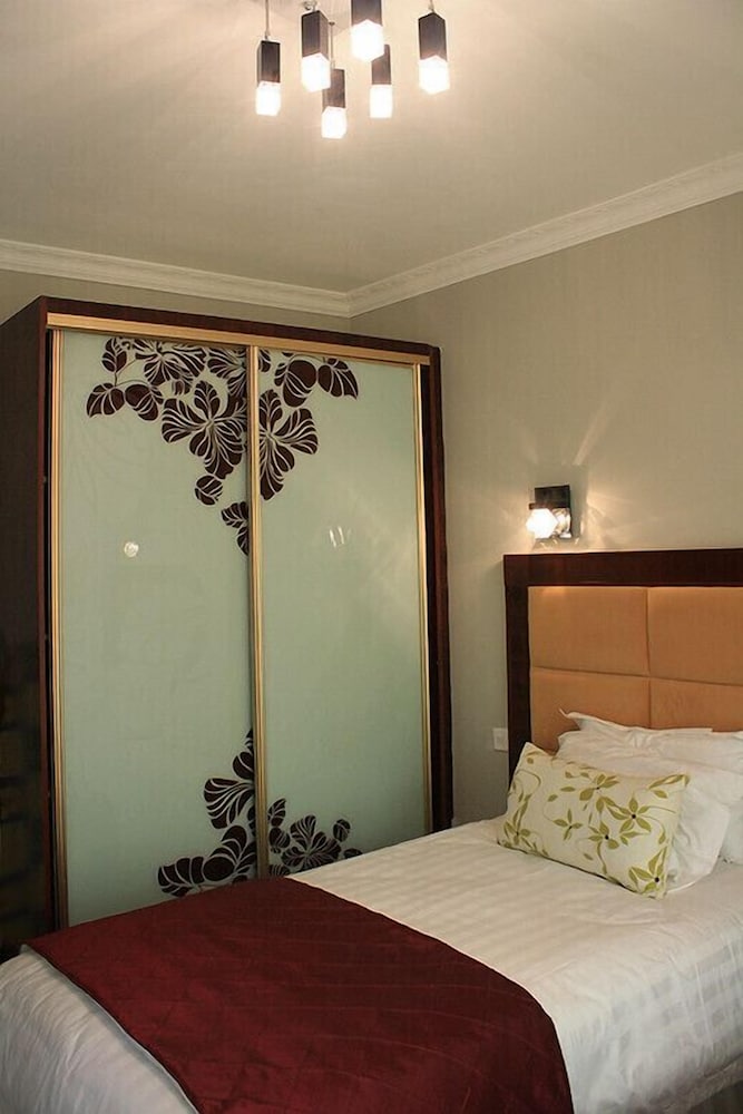 Фото Nomad's Court Lodge