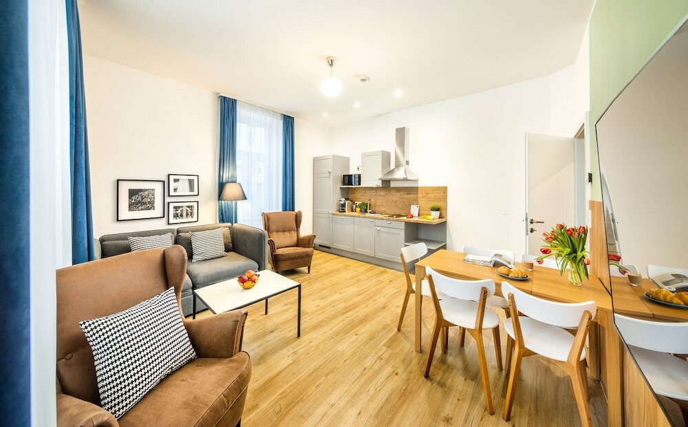 Фото Jimmy's Apartments Emerald