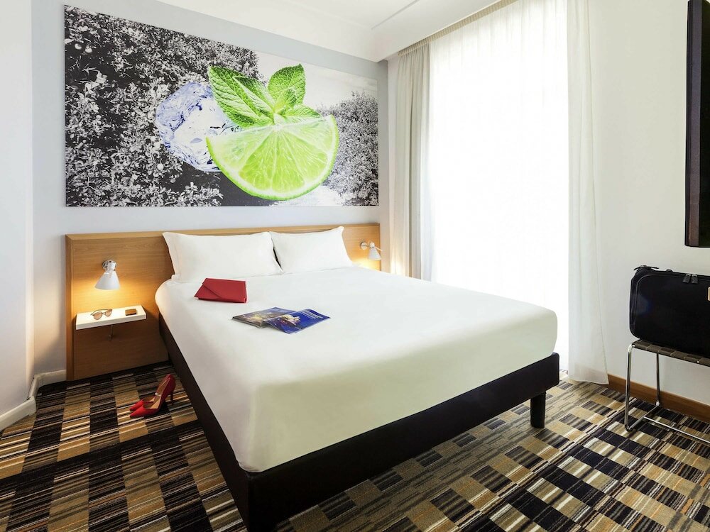 Фото Ibis Styles Napoli Garibaldi